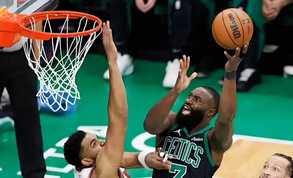 勇士B队爆冷热火，杰伦·布朗三分雨点燃全场