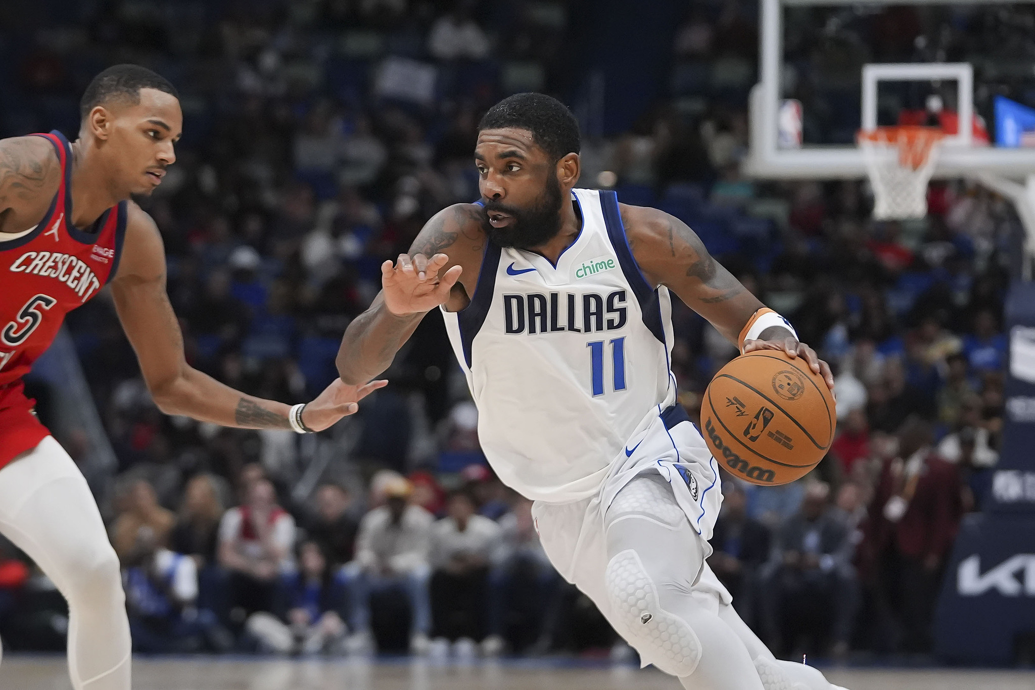 鹈鹕鏖战独行侠，欧文三分雨点燃全场