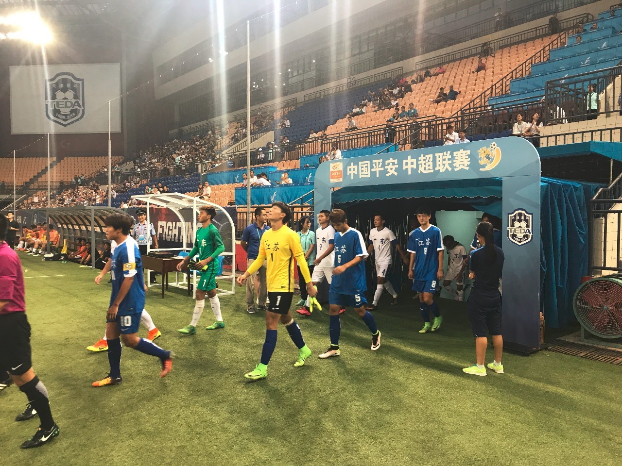 惊天逆转!英雄联盟战队挺进四强 惊天逆转!英雄联盟战队挺进四强