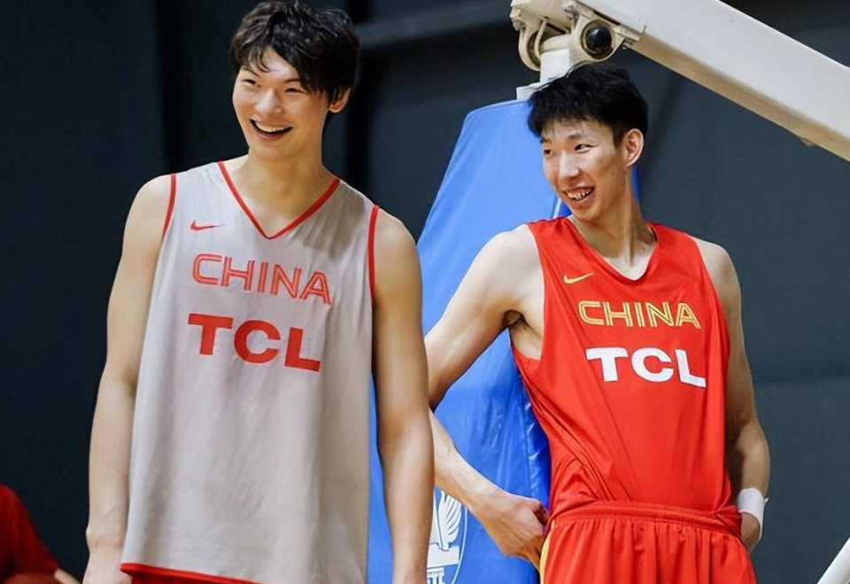 新疆队横扫江苏队，王哲林惊艳四座