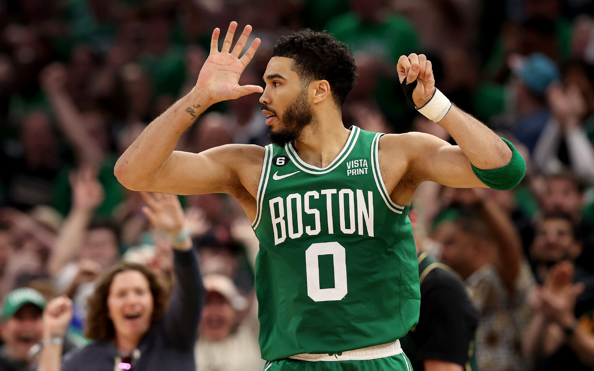 国王鏖战上海队，塔图姆刷新纪录