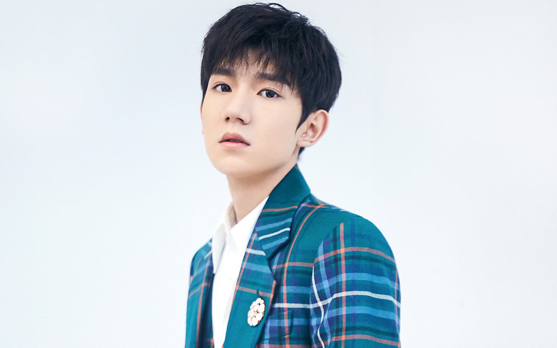 孤勇者的缠斗,拉塞尔单骑扛起哈斯,鏖战威廉姆斯背后的F1生存哲学