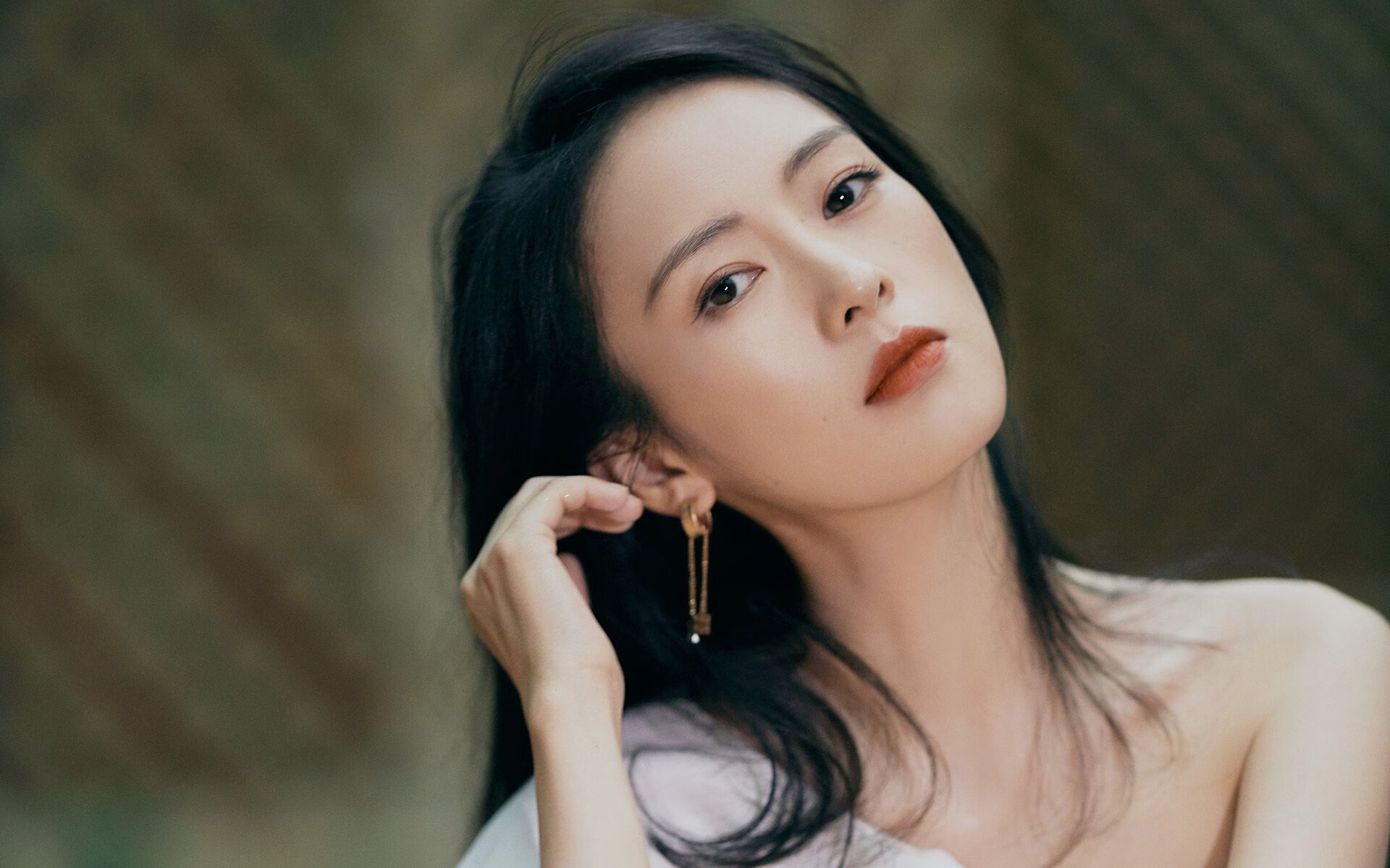 唯一性与唯一性，当德布劳内单骑救主，塞维利亚却以整体拿下马竞