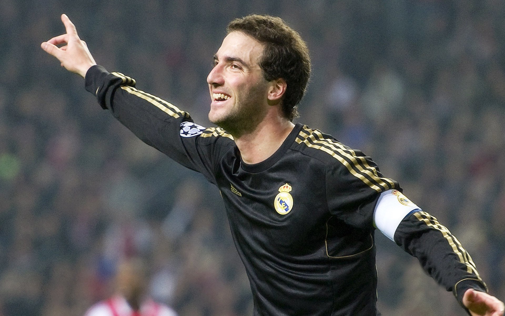 爆发与斩落，当楚阿梅尼的火山，遇上牙买加人的雷霆刀